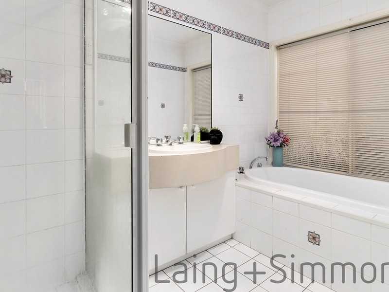 32 Carmicheal Drive, West Hoxton NSW 2171