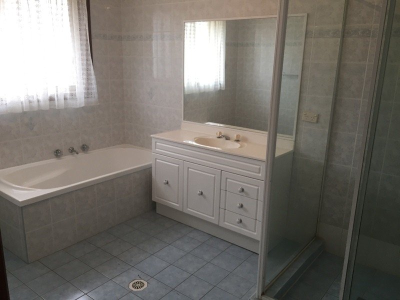 Edensor Park NSW 2176