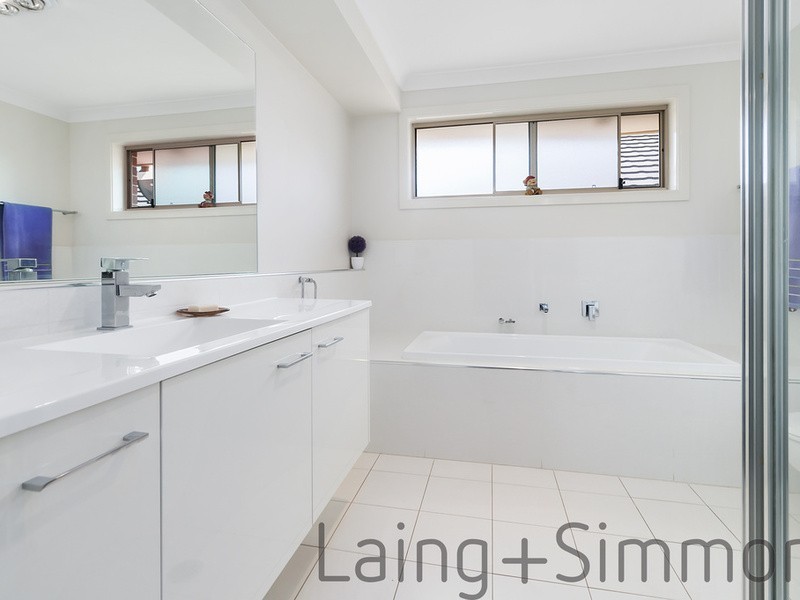 5 Bravo Street, Middleton Grange NSW 2171