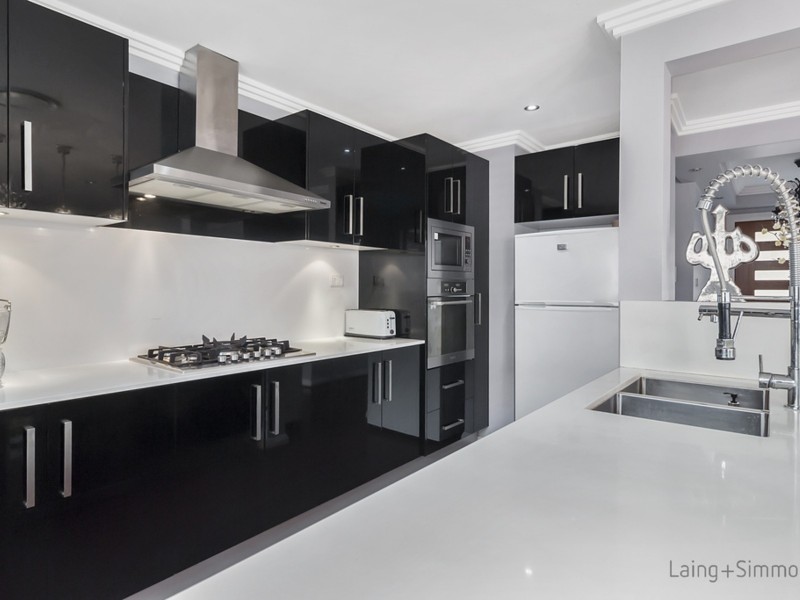 5 Travis Street, Middleton Grange NSW 2171