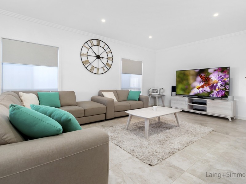 2 Kingsford Smith Avenue, Middleton Grange NSW 2171