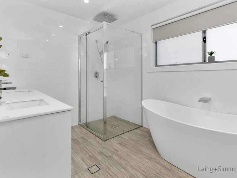 2 Kingsford Smith Avenue, Middleton Grange NSW 2171