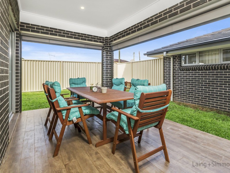 2 Kingsford Smith Avenue, Middleton Grange NSW 2171