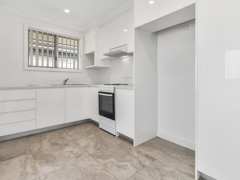 2 Kingsford Smith Avenue, Middleton Grange NSW 2171