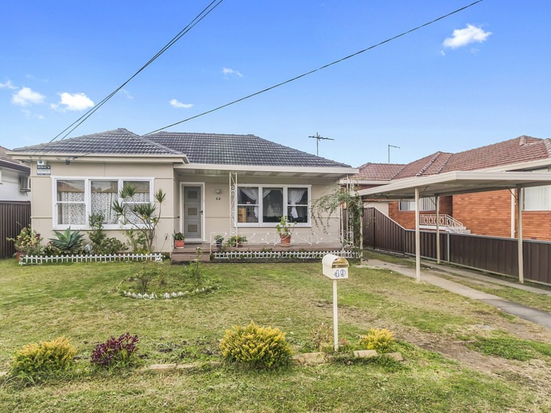 49 Montrose Avenue, Fairfield East NSW 2165