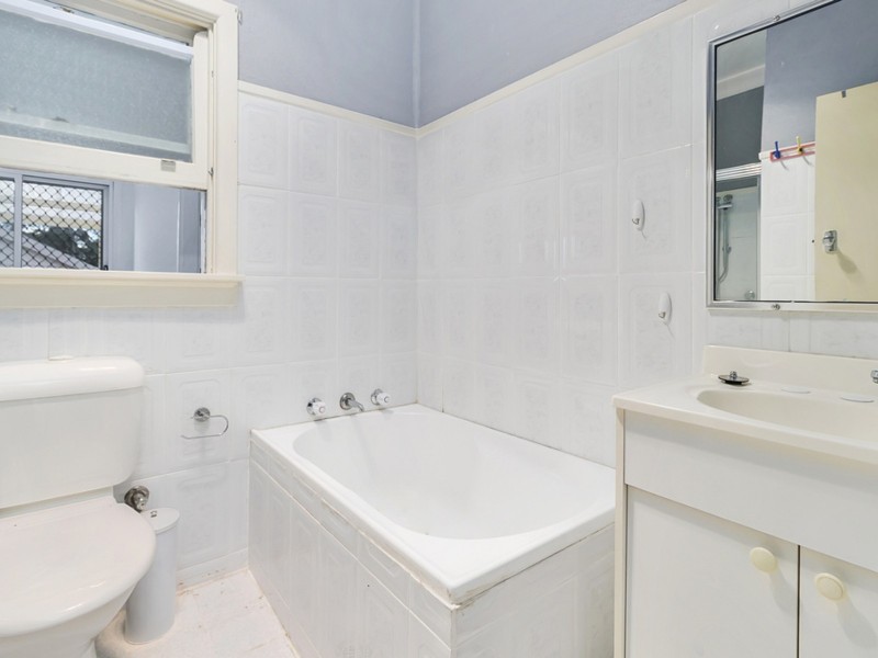 49 Montrose Avenue, Fairfield East NSW 2165