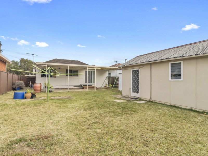 49 Montrose Avenue, Fairfield East NSW 2165