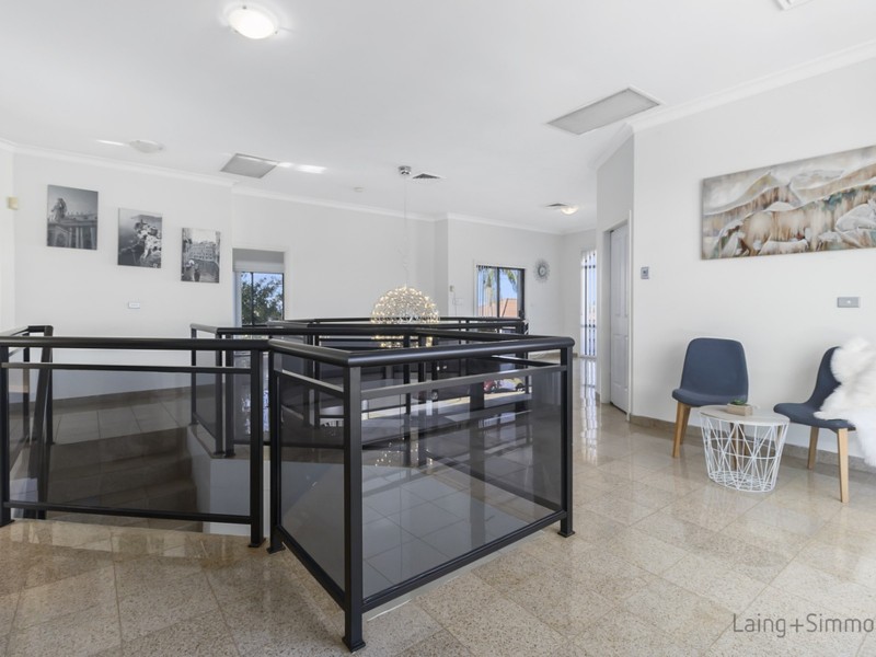 10 Nowland Place, Abbotsbury NSW 2176