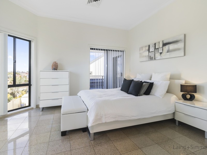 10 Nowland Place, Abbotsbury NSW 2176