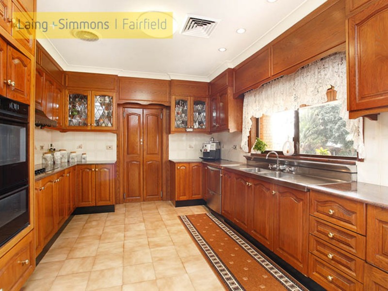 85 Southern Cross Avenue, Middleton Grange NSW 2171