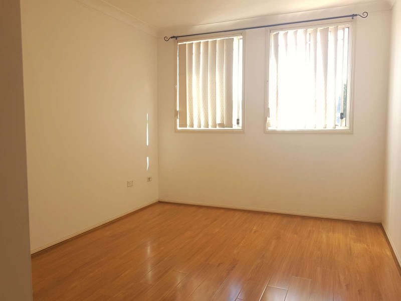 21b  ST HELENS CL, West Hoxton NSW 2171