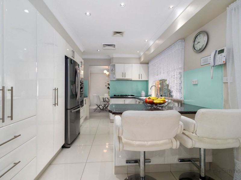 121 Edinburgh Circuit, Cecil Hills NSW 2171