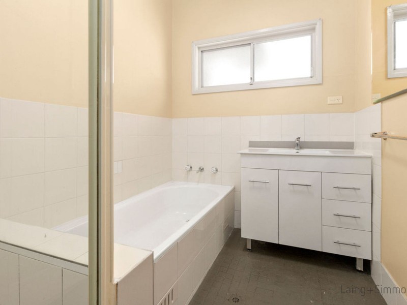 39 Avisford Street, Fairfield NSW 2165