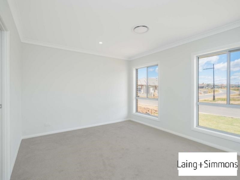 28 Phillips Avenue, Oran Park NSW 2570