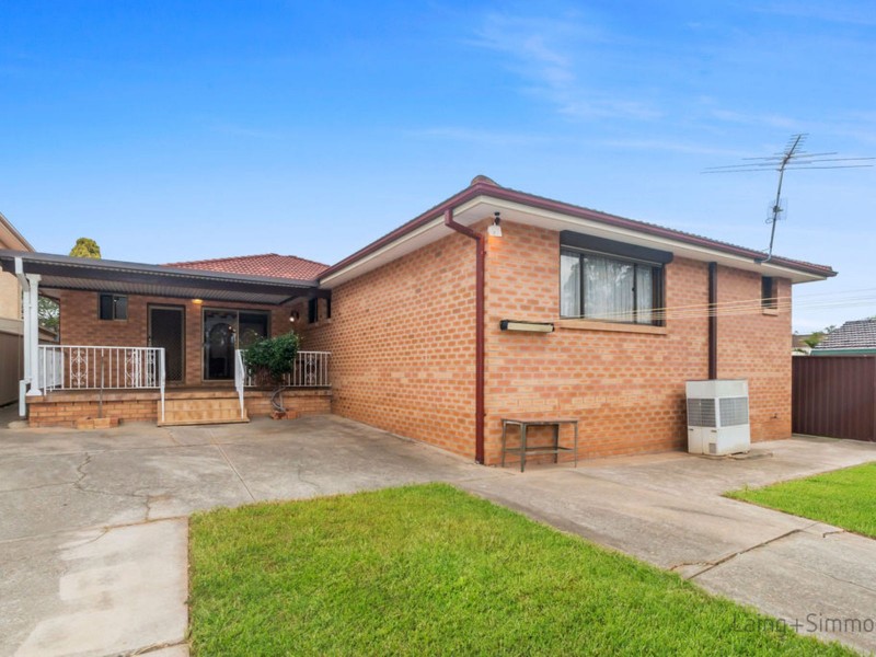 26 Salter Road, Bossley Park NSW 2176