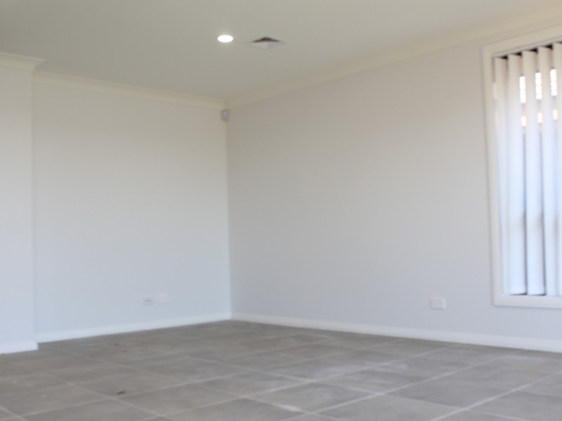 2/123 Skaife Street, Oran Park NSW 2570