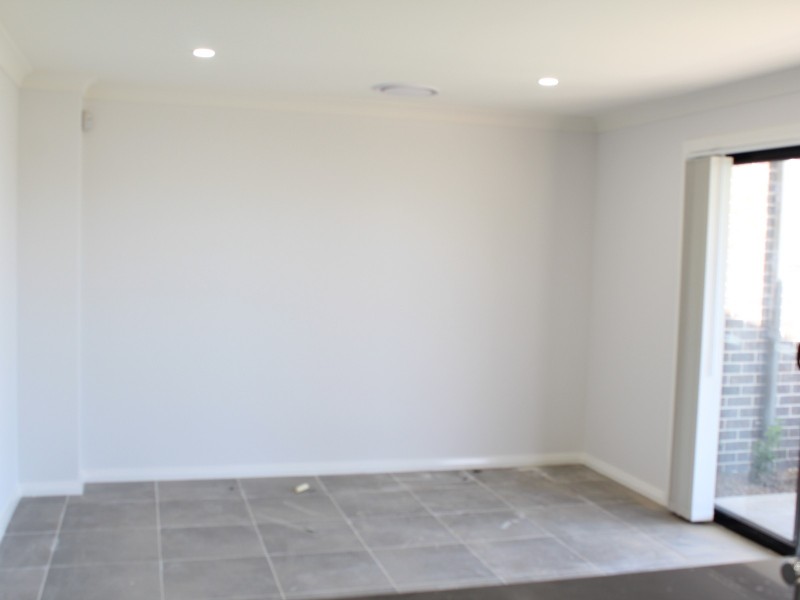 2/123 Skaife Street, Oran Park NSW 2570