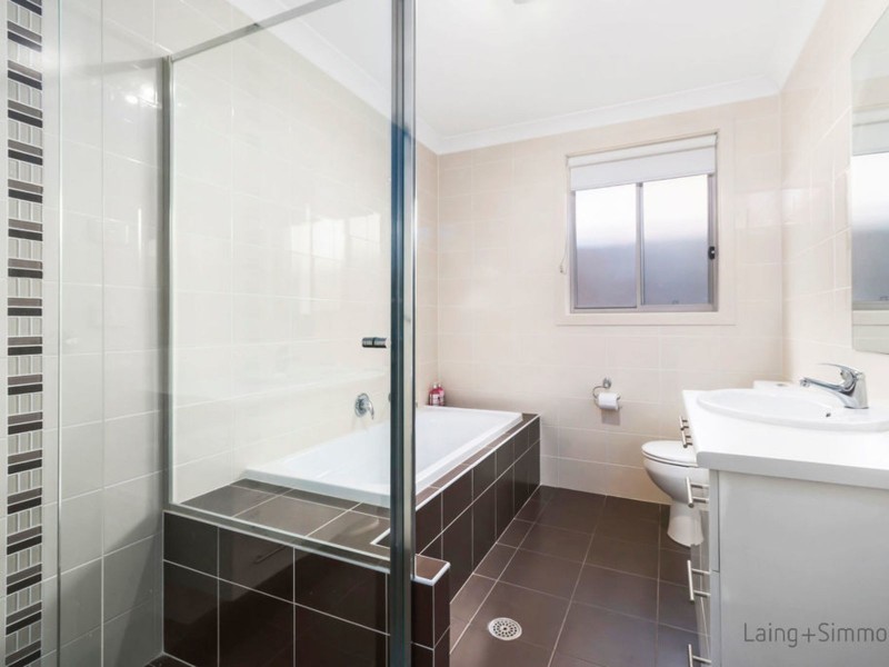 10 Hargrave Avenue, Middleton Grange NSW 2171