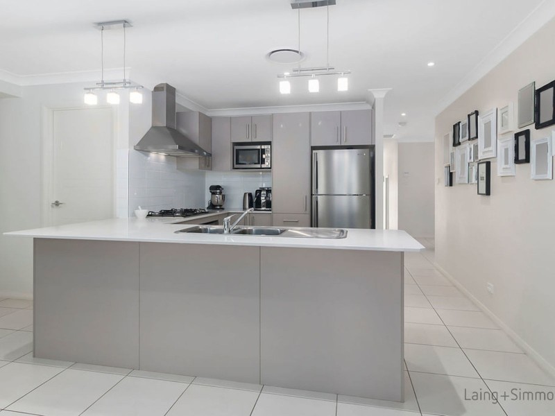 12 Mcintyre Circuit, Middleton Grange NSW 2171