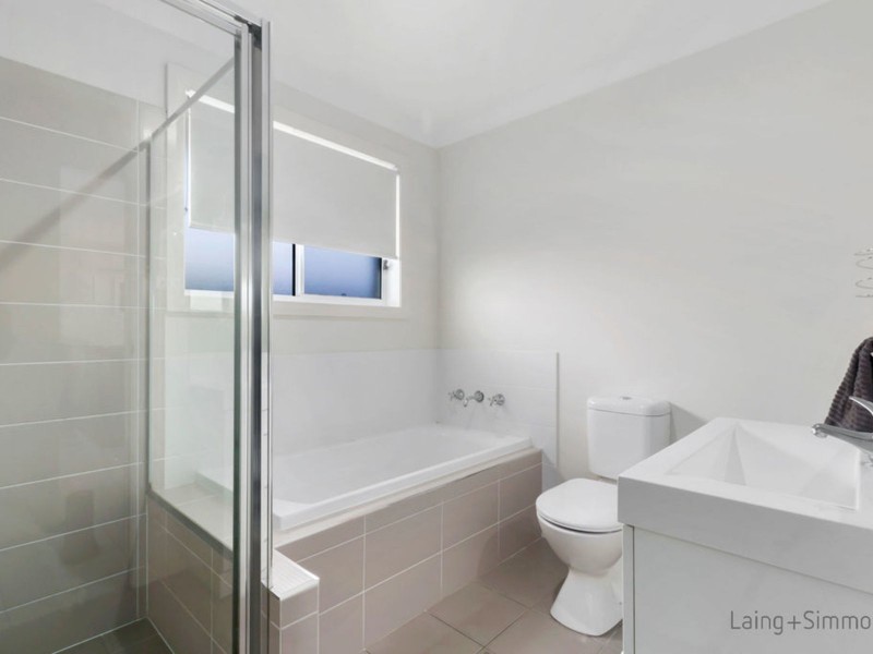 12 Mcintyre Circuit, Middleton Grange NSW 2171