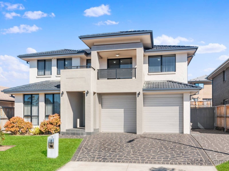 19 Brinsmead Avenue, Middleton Grange NSW 2171