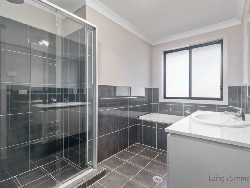 19 Brinsmead Avenue, Middleton Grange NSW 2171