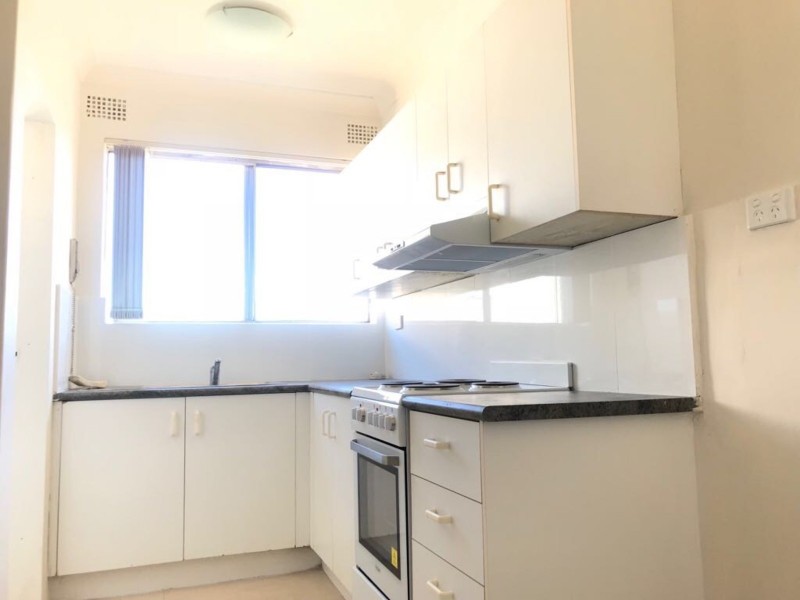 8/5- CARRAMAR AVE, Carramar NSW 2163