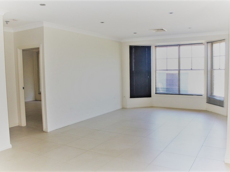 80B Southern Cross Ave, Middleton Grange NSW 2171