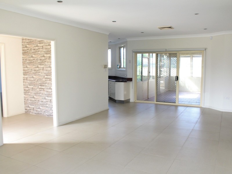 80B Southern Cross Ave, Middleton Grange NSW 2171