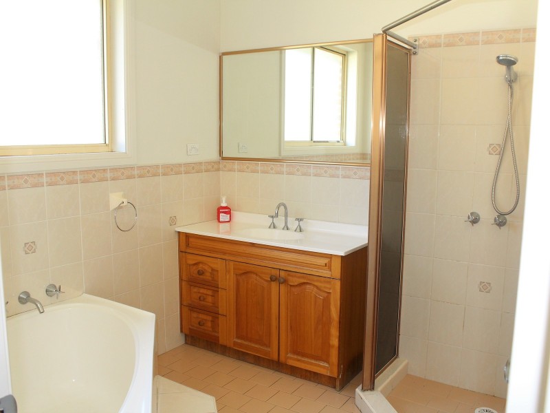 80B Southern Cross Ave, Middleton Grange NSW 2171