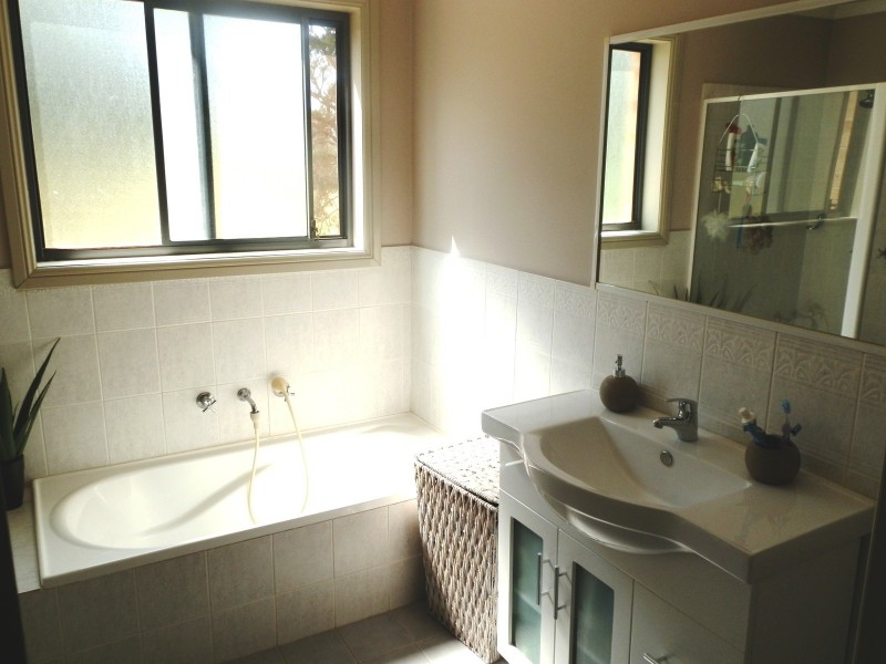 3B ROSEDALE ST, Canley Heights NSW 2166