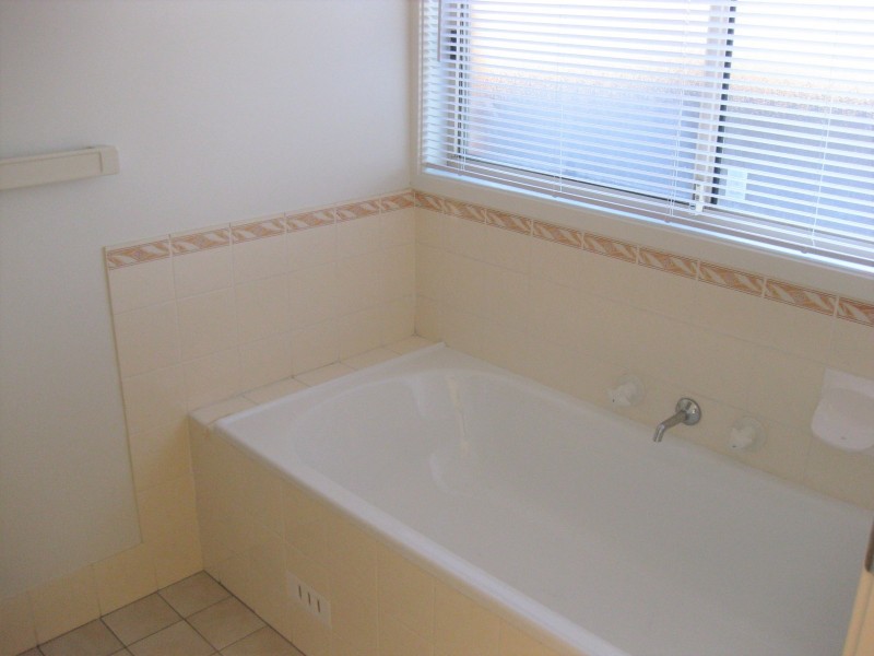 65 Mallacoota St, Wakeley NSW 2176