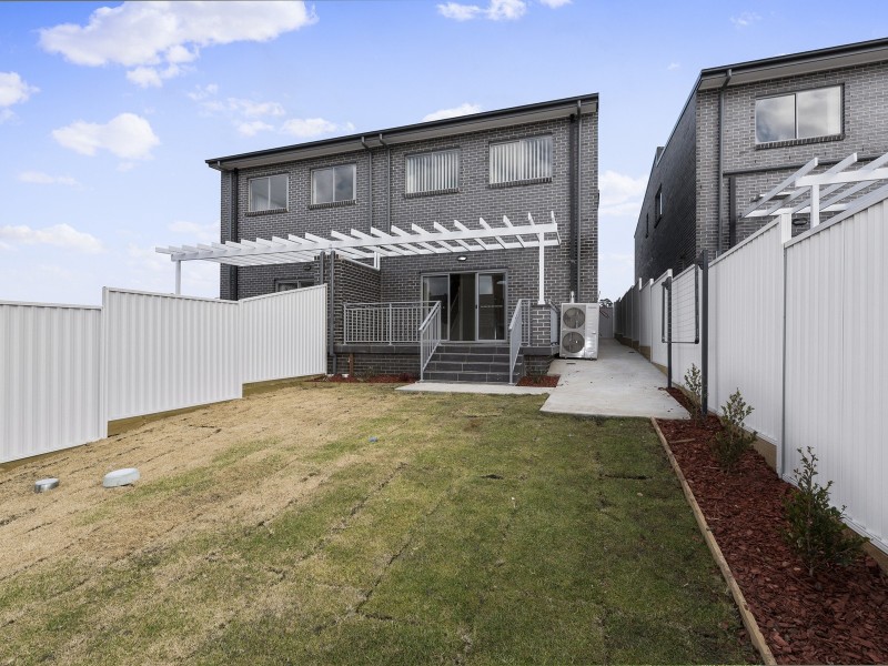 23 Little John Street, Middleton Grange NSW 2171