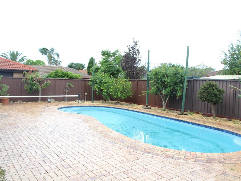 68 Glen Elgin Crescent, Edensor Park NSW 2176