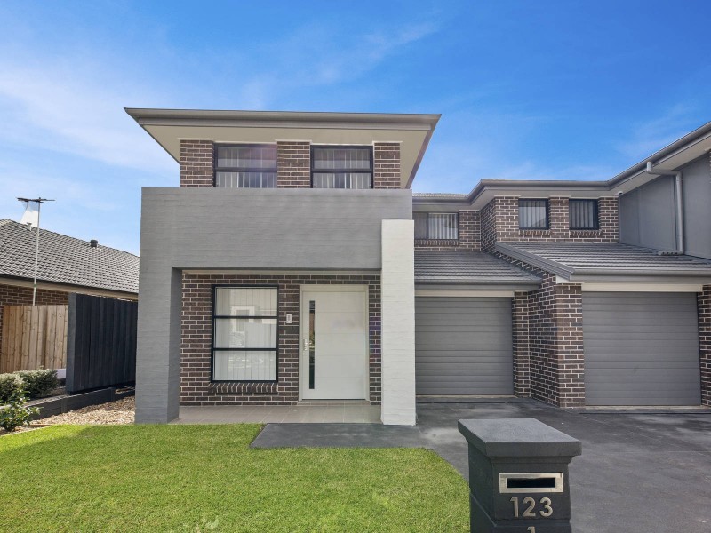 1/123 Skaife Street, Oran Park NSW 2570