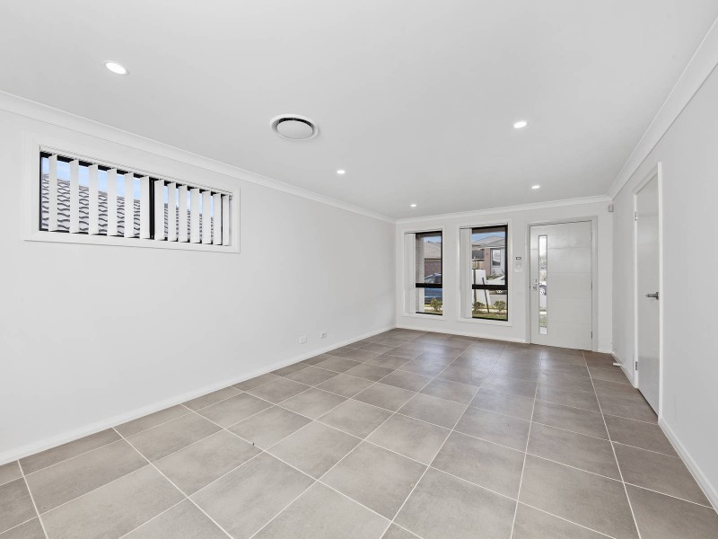 1/123 Skaife Street, Oran Park NSW 2570