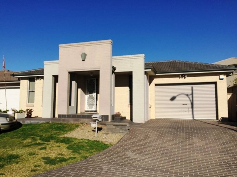 3 Catania Ave, Prestons NSW 2170