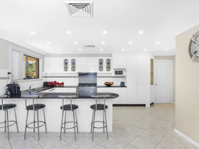 8 Lodi Close, West Hoxton NSW 2171