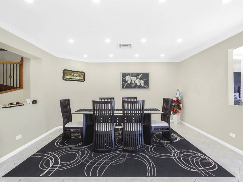 8 Lodi Close, West Hoxton NSW 2171