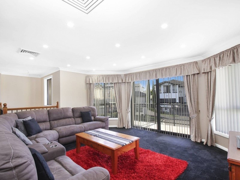 8 Lodi Close, West Hoxton NSW 2171