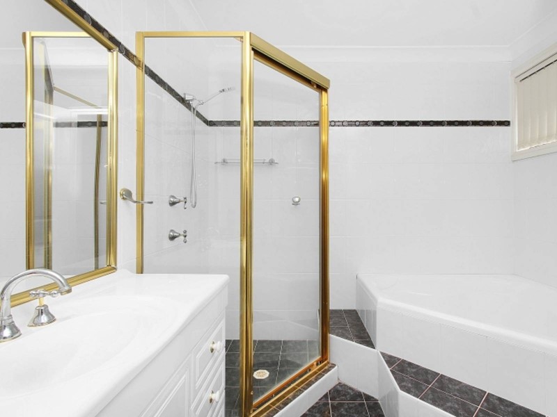 8 Lodi Close, West Hoxton NSW 2171