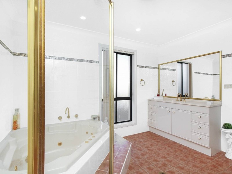 8 Lodi Close, West Hoxton NSW 2171