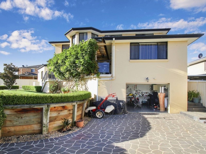 8 Lodi Close, West Hoxton NSW 2171