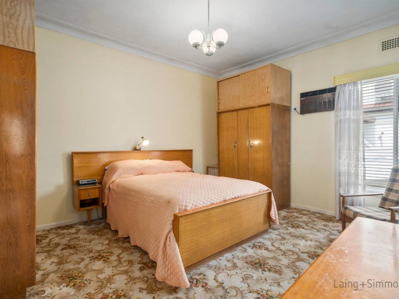 9 Banksia Crescent, Fairfield East NSW 2165