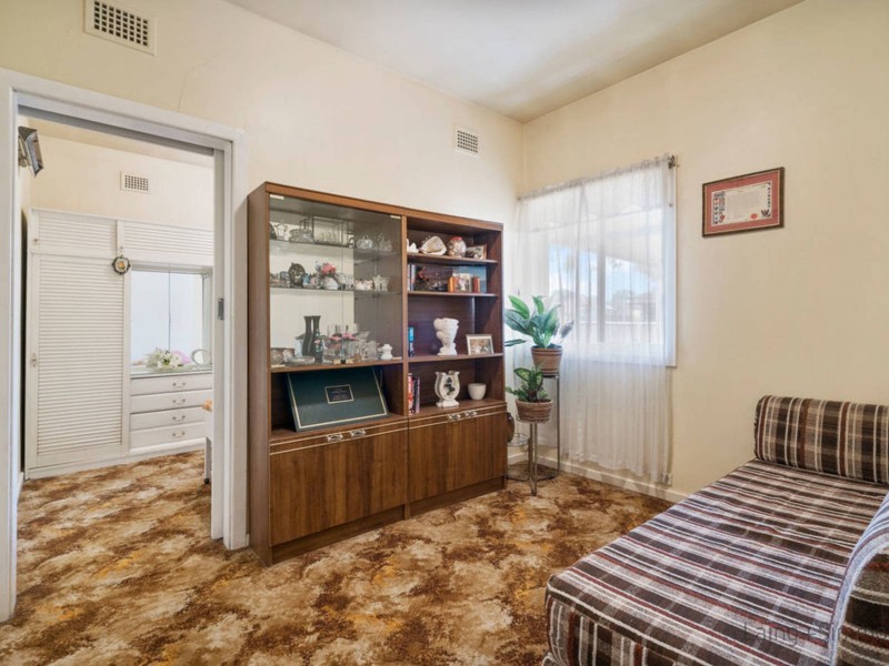 9 Banksia Crescent, Fairfield East NSW 2165