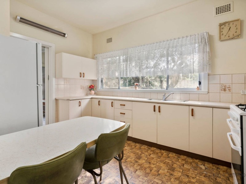 9 Banksia Crescent, Fairfield East NSW 2165