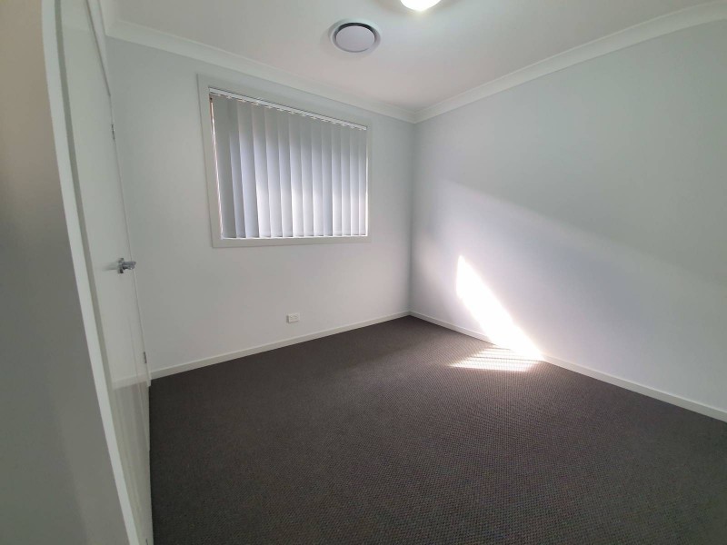 4 Monkton Avenue, Middleton Grange NSW 2171