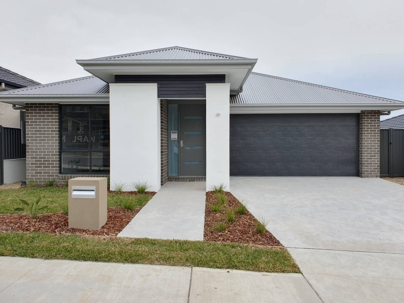 12 Leppington House Drive, Denham Court NSW 2565