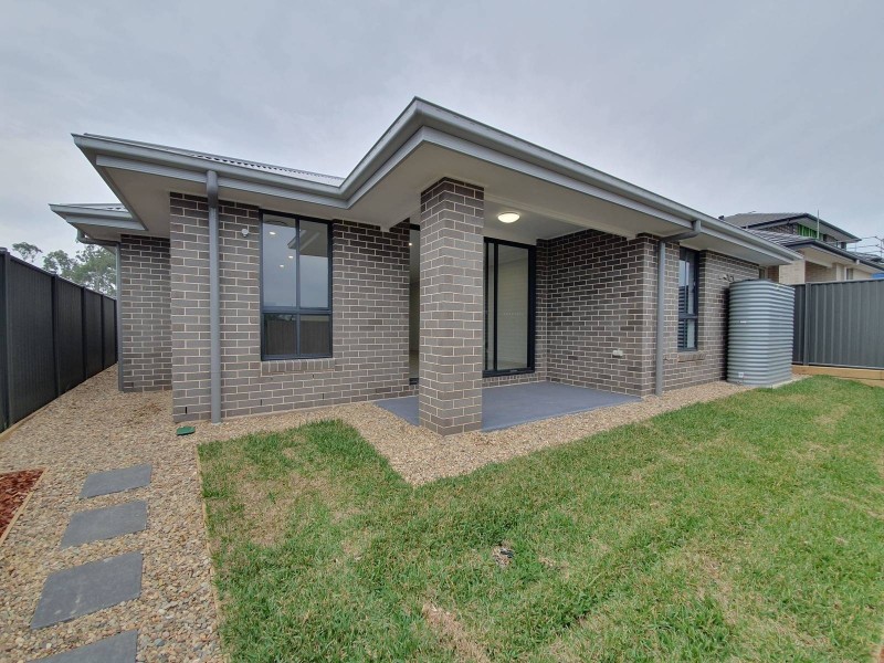 12 Leppington House Drive, Denham Court NSW 2565