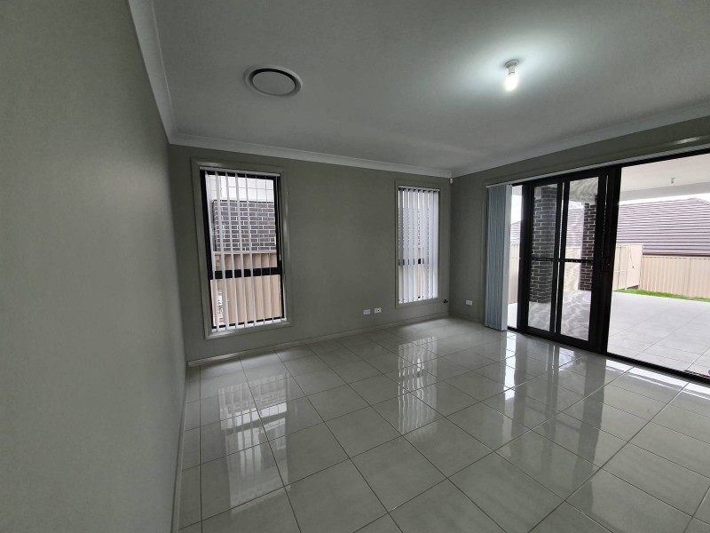 53 Southern Cross Avenue, Middleton Grange NSW 2171